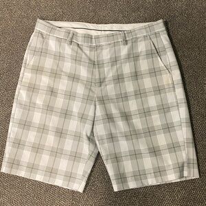 Saks Fifth Avenue White and Gray Gingham Style Mens Shorts - W36